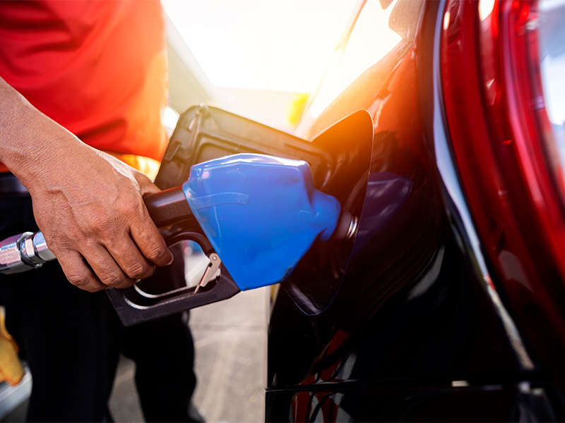 Mudanças de hábito para economizar no posto de gasolina: 3 dicas essenciais | Guinchos Costeira