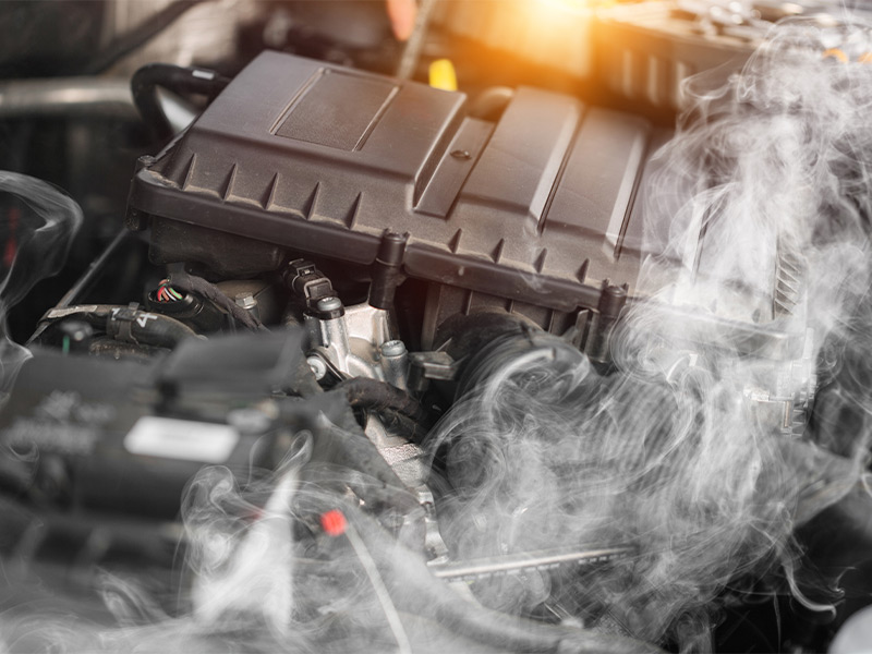 O motor ferveu? Saiba quando parar e chamar o guincho imediatamente | Guinchos Costeira